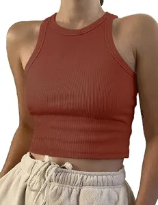 Canotta corta donna tinta unita in maglia a costine smanicata vestibilità slim per estate casual.