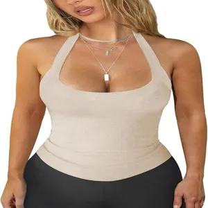 Vista dettagliata top halter costine beige donna, vestibilità slim smanicato estate.