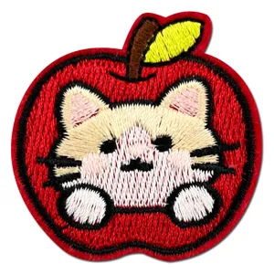 Joli patch brodé de chat et de pomme pour décoration de vêtements et accessoires d'application.