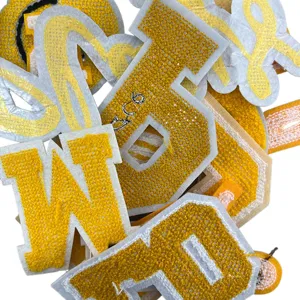 Parches bordados de letras de chenilla amarilla para ropa abrigos chaquetas decor.