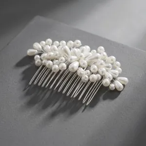 Prachtige paarlen haar kam met handgemaakt bloemenontwerp, ideaal voor bruids- en feestkapsels.