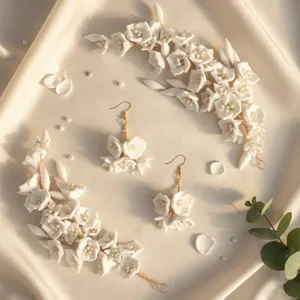 Stile coreano fiore di argilla bianca vite per capelli da sposa e set di orecchini vista principale