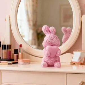 Rosa Rosen Hase Figur mit Herz, ideal für romantische Dekoration und Geschenke.