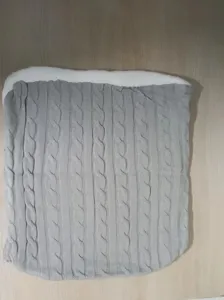 Baby Strickschlafsack Detail, kuscheliges Plüschfutter, warme Babydepotdecke Winter.