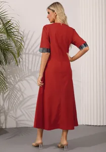 Elegantes Vintage A-Linien Maxikleid mit Karomanschetten und kurzen Ärmeln für Damen.