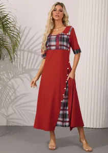 Detailansicht des Vintage Karo Patchwork Midi-Kleides mit kurzen Ärmeln und Knöpfen.