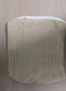 Strick Baby Schlafsack Detail, gemütliches Plüsch Futter Zopfmuster Deckchen für Winter.
