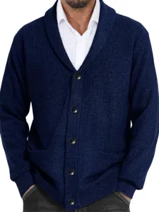 Cárdigan de punto azul marino para hombre con cuello chal, botones y bolsillos para otoño.