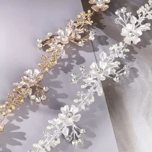 Bruids legering bloem haar wijnstok met sprankelende strass steentjes en mooie parels.
