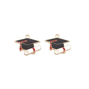 Preciosos dijes de metal con forma de birrete de graduación para collares y joyas DIY.