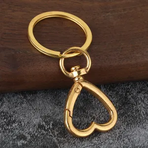 Mosquetón de corazón de aleación de zinc dorado llavero accesorio metálico para joyas.
