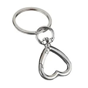 Mosquetón de resorte en forma de corazón de aleación de zinc para llavero y joyería DIY.