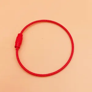 Portachiavi in filo rosso anello in metallo versatile connettore hardware fai da te.