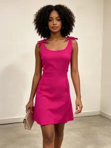 Robe Mini Slip Nœud Papillon Chic Classique pour Femmes Sans Manches Col U Coupe Slim Robe d'Été Décontractée