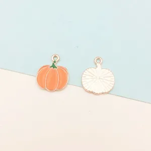 Pumpkin metal charms detail view, ideal for DIY bracelets, necklaces and keychains creation.