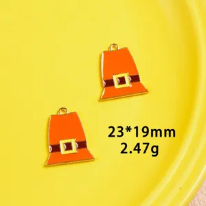 Thanksgiving pilgrim hat enamel charm pendant, alloy DIY jewelry making accessory detail view.