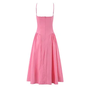 Rosa Spaghettiträger Midi-Kleid, elegante französische Abendkleidung, taillenbetont.