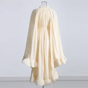 Robe midi plissée à volants et cape manches longues style palais vintage français élégante