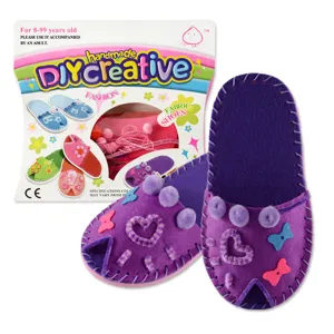 Kit fai da te per pantofole in feltro fatte a mano per bambini e adulti molto creativi