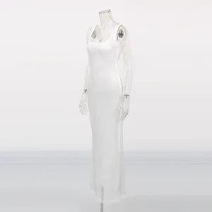 Longue robe nuisette en résille strassée blanche, élégante robe de soirée moulante.