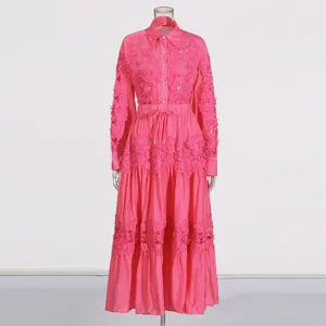 Elegante conjunto de camisa manga larga con encaje rosa y falda midi cordon ajustable.
