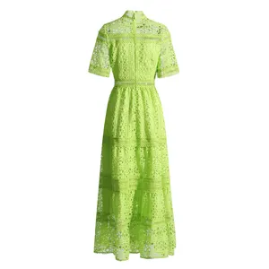 Robe longue en dentelle brodee verte delicate ajouree col montant manches courtes ete