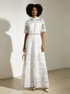 Robe Maxi Brodée Style Palais Rétro Français pour Femmes Élégante Robe à Manches Courtes Col Montant en Dentelle Crochetée Lourde