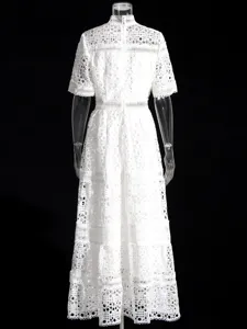 Robe midi rétro française en dentelle brodée col montant élégante nouveauté d'été pour femmes.