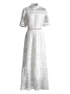 Robe longue blanche élégante en dentelle brodée col montant manches courtes style français