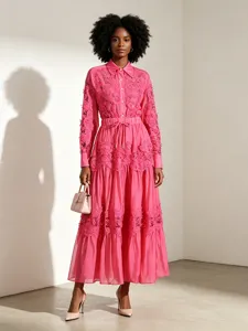 Conjunto de Mujer Elegante con Solapa Bordada Camisa Hueca y Falda Larga con Cordón Parte Superior e Inferior Bordado Floral