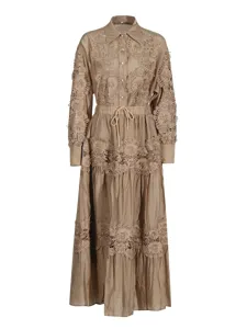 Vestido camisa largo caqui para mujer con elegante bordado de encaje, diseño calado y cordón.