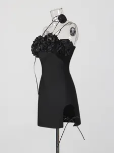 Vestido corto negro halter con volantes florales 3D, elegante vestido ajustado para verano.