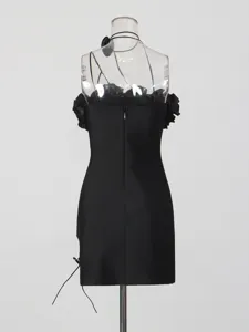 Elegante vestido corto negro halter con volantes 3D y lazos laterales para fiestas de verano chic.