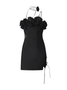 Vestido corto negro halter con volantes florales 3D y abertura lateral, elegante ropa de verano.