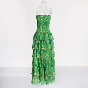 Vestido largo de gasa verde con estampado floral y volantes, estilo estival para mujer