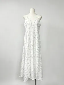 Vrouwen zomer casual V-hals gestreepte spaghettibandjes lange chiffon jurk voor vakantie.