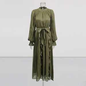 Robe longue plissée de style vintage français avec manches longues et ceinture pour femmes.