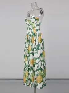 Robe longue d'été sans bretelles pour femme avec imprimé ananas, idéale pour les vacances.
