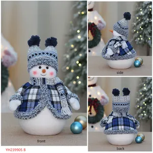 Poupee de bonhomme de neige de Noel en tissu carre bleu pour vitrine et cadeaux deco