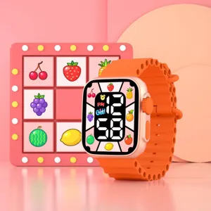 Orologio elettronico quadrato per bambini con cinturino in silicone arancione e motivo di frutta.