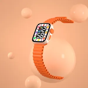 Orologio digitale quadrato per bambini con cinturino in silicone arancione e display di frutta.