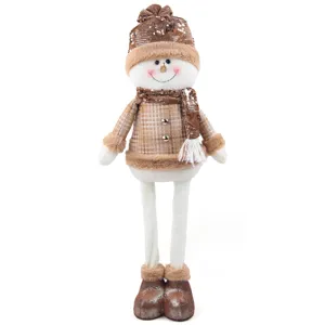 Primo piano peluche pupazzo di neve di Natale con cappotto a quadri e cappello di paillettes marroni.