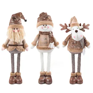 Dettagli del set di bambole natalizie in peluche con renna, pupazzo di neve e babbo natale.