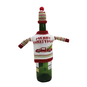 Housse de bouteille de vin de Noël en tricot avec beau pull et bonnet, déco de fête.