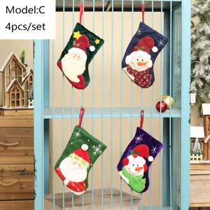 Detailansicht des 4-teiligen Weihnachtssocken-Sets mit süßem Weihnachtsmann und Schneemann.
