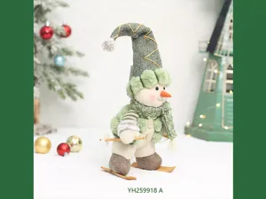 Navidad verde muñeco de nieve muñeca detalle vista, adorno de tela festivo para la casa.