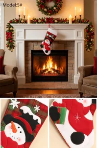 Festliche bestickte Weihnachtssocke mit süßem Schneemann-Design für Kamin-Dekoration.