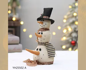 Bambola pupazzo di neve in lino retrò con cilindro e sciarpa per decorazione natalizia.