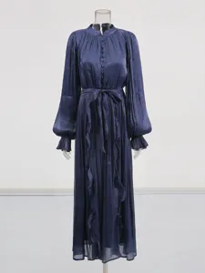 Robe longue vintage française à manches longues et taille nouée pour la saison estivale.