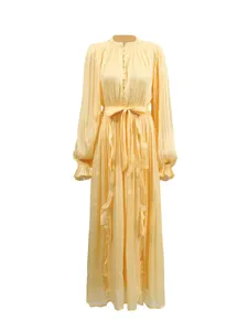 Robe longue vintage française pour femme, élégante robe maxi jaune style cour avec ceinture.